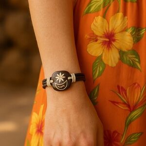 Leather bracelet brown Black carved stone pull string adjustable